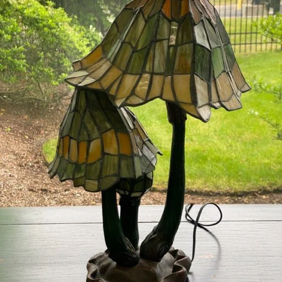 Tiffany Style  Multicolor Table Lamp - Picture 4 of 5